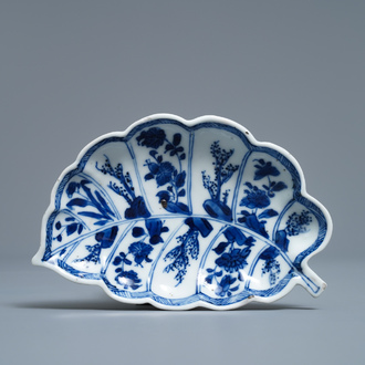 A Chinese blue and white leaf-shaped tray, Kangxi