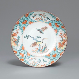 Une assiette godronnée en porcelaine de Chine décorée aux Pays-Bas de style Kakiemon, anc. coll. Auguste le Fort, Yongzheng