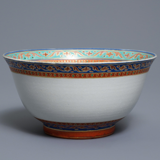 Een Chinese Bencharong kom voor de Thaise markt, 19e eeuw