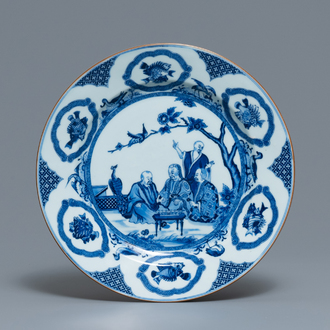 Un plat en porcelaine de Chine en bleu et blanc d'après Cornelis Pronk, 'Visite du docteur', Qianlong