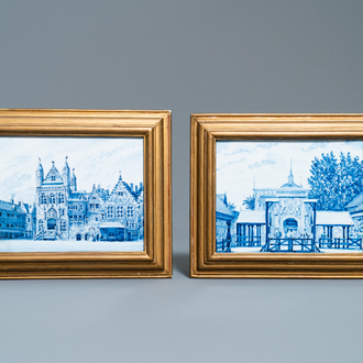 Deux plaques aux sujets topographiques en faïence de Makkum en bleu et blanc, 19ème