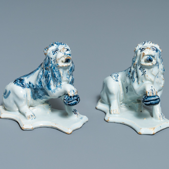 A pair of Dutch Delft blue and white models of lions, 18th C.