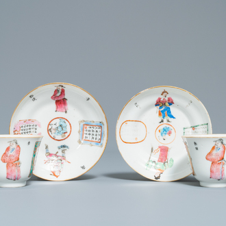 Une paire de tasses et soucoupes en porcelaine de Chine famille rose, 19ème