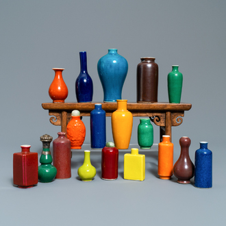 Eighteen Chinese monochrome miniature vases and snuff bottles, 18/20th C.