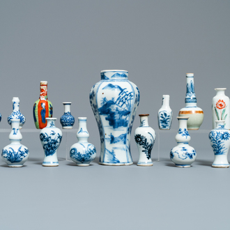 Quinze petits vases en porcelaine de Chine, Kangxi