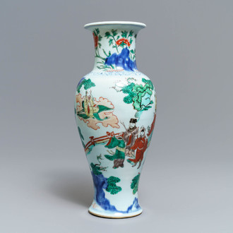 Un vase en porcelaine de Chine wucai à décor d'immortels, époque Transition
