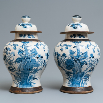 A pair of Chinese blue and white Nanking crackle-glazed vases and covers, 19th C.