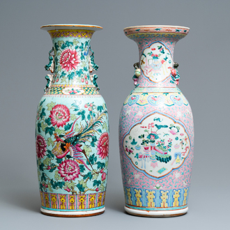 Deux vases en porcelaine de Chine famille rose pour le marché Straits ou Peranakan, 19ème