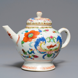 Une théière couverte en porcelaine de Chine famille rose à décor 'Pompadour', Qianlong