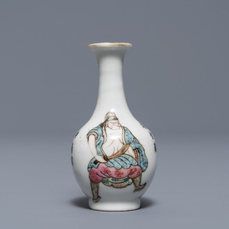 Un vase miniature en porcelaine de Chine famille rose à décor 'Wu Shuang Pu', 19ème