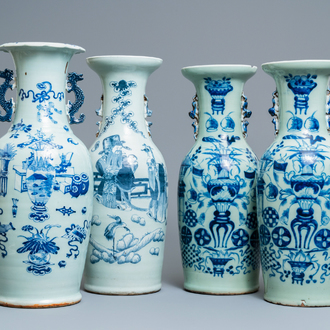 Quatre vases en porcelaine de Chine en bleu et blanc sur fond céladon, 19ème