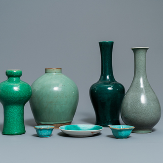 Seven Chinese monochrome green and turquoise porcelain wares, 19/20th C.