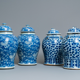 Two pairs of Chinese blue and white vases and covers, 19/20th C.