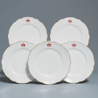 Cinq assiettes en porcelaine de Paris à décor de couronnes armoriées russes, Haviland Limoges pour Maison Toy à Paris, 19ème