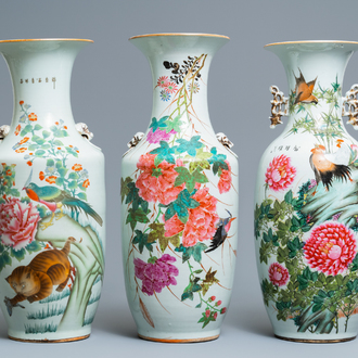 Trois vases en porcelaine de Chine famille rose à décor d'animaux parmi fleurs, 19/20ème