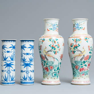 Une paire de vases en porcelaine de Chine famille rose et une en bleu et blanc, 19ème