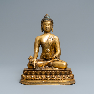 Une figure de Bouddha en bronze doré, Tibet, début du 20ème