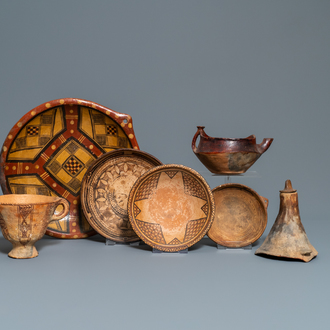 Een diverse collectie deels beschilderd aardewerk, Midden- en Zuid-Amerika