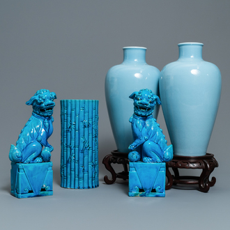 A pair of Chinese monochrome lavender blue vases, a turquoise hat stand and a pair of lions, 19/20th C.