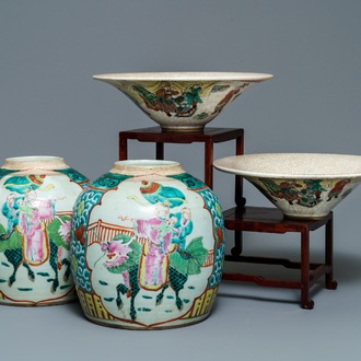 A pair of Chinese famille verte crackle-glazed bowls and a pair of famille rose jars, 19/20th C.