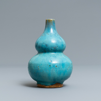 A Chinese monochrome turquoise junyao-style double gourd vase, 19/20th C.