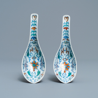 A pair of Chinese doucai spoons, 19th C.