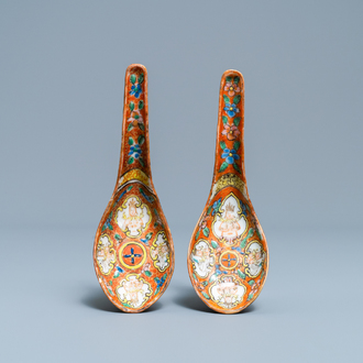 A pair of Chinese Thai market Bencharong spoons, 19th C.