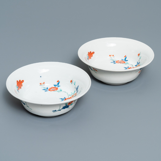 Une paire de bols en porcelaine Kakiemon, Japon, Edo, 17/18ème