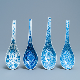 Four Chinese blue and white spoons, 19/20th C.