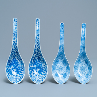 Two pairs of Chinese blue and white spoons, 19th C.