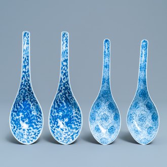 Two pairs of Chinese blue and white spoons, 19th C.