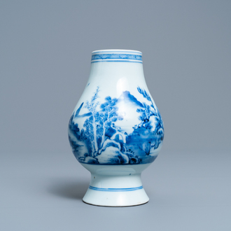 Een Chinese blauw-witte vaas met figuren in een landschap, Yongzheng merk en periode