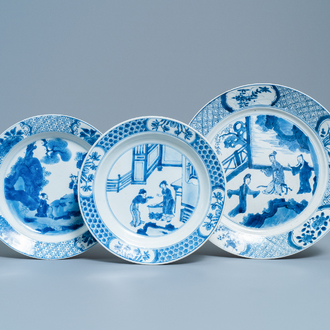 Drie Chinese blauw-witte borden, Chenghua merken, Kangxi