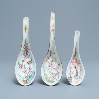 Three Chinese famille rose spoons, 19/20th C.