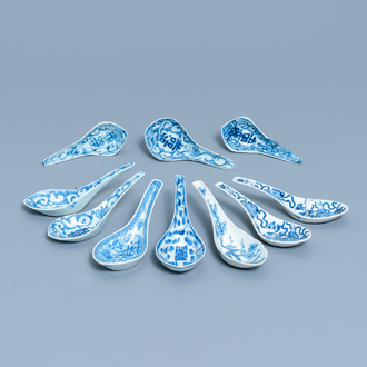 Dix cuillères en porcelaine de Chine en bleu et blanc, 19/20ème