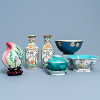 A varied collection of Chinese famille rose and monochrome wares, 19/20th C.