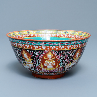 A Chinese Thai market Bencharong bowl, 19th C.