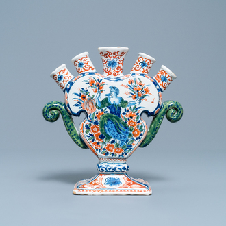 A Dutch Delft cashmere palette tulip vase, 1st quarter 18th C.