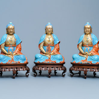 Drie polychrome en vergulde figuren van Bodhisattva, Qianlong/Jiaqing