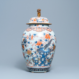 A large Chinese Imari-style vase and cover, Kangxi