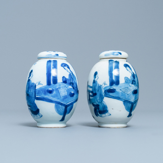 A pair of Chinese blue and white covered tea caddies, Kangxi