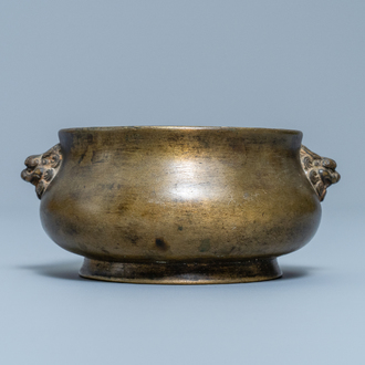 Een Chinese bronzen wierookbrander, Xuande merk, 17/18e eeuw