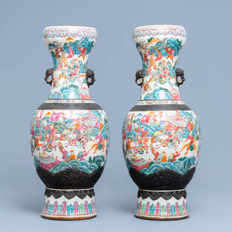 Une paire de vases en porcelaine de Chine famille rose dite 'de Nankin', 19ème