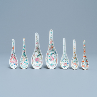 Sept cuillères en porcelaine de Chine famille rose pour le marché Straits ou Peranakan, 19ème