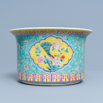 A Chinese turquoise-ground famille rose jardinière, 19th C.