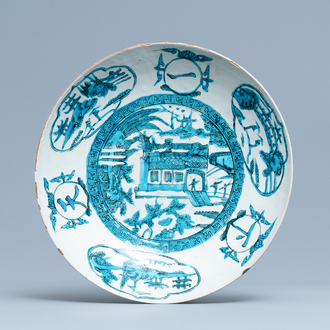 Un plat en porcelaine de Chine dite 'de Swatow' à décor d'un temple, Ming