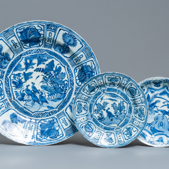 A Chinese blue and white kraak porcelain 'ducks' charger and two plates, Wanli