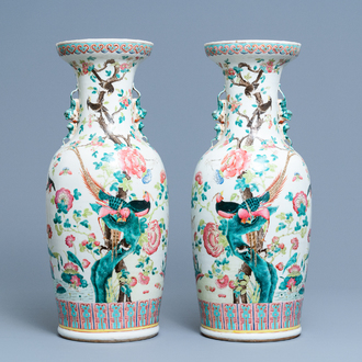 Une paire de vases en porcelaine de Chine famille rose à décor d'oiseaux, 19ème