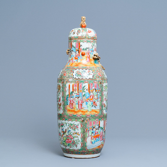 Un vase couvert en porcelaine de Chine famille rose de Canton, 19ème