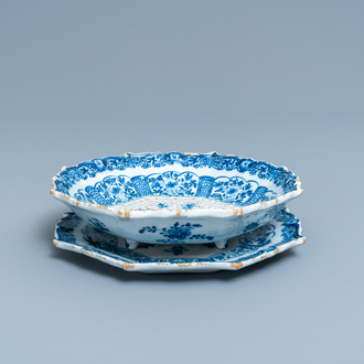 A Dutch Delft blue and white strawberry strainer on stand, 18th C.